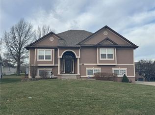 5118 SW Pelican Point, Lees Summit, MO 64082
