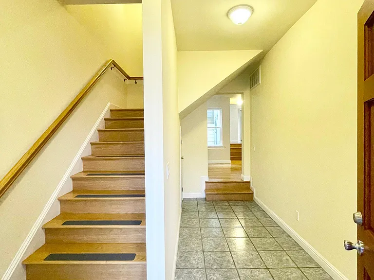 405 Lisbon St — Photo 28