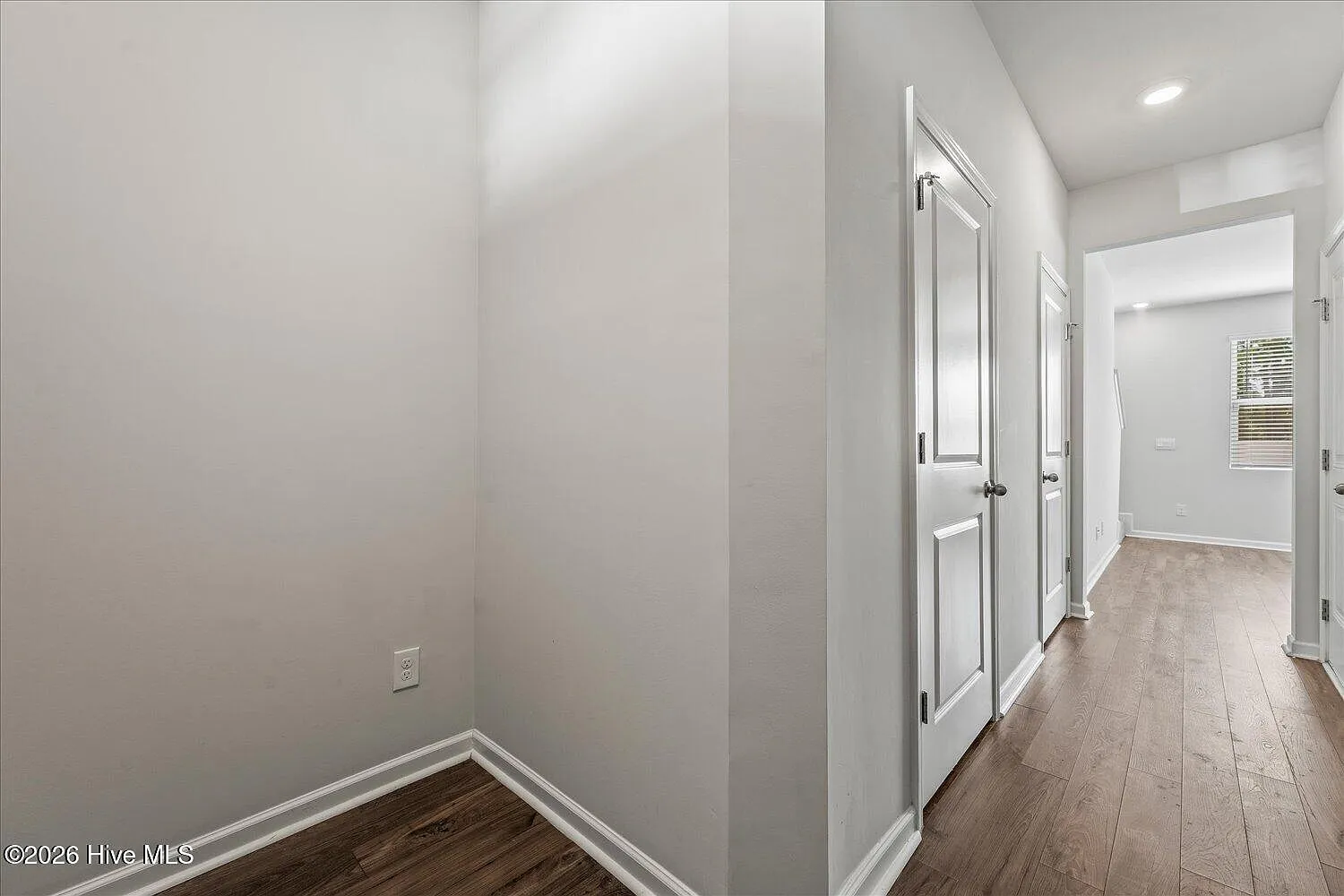 3 bed, 2.5 bath, 1635 sqft, $2,100 — Photo 3