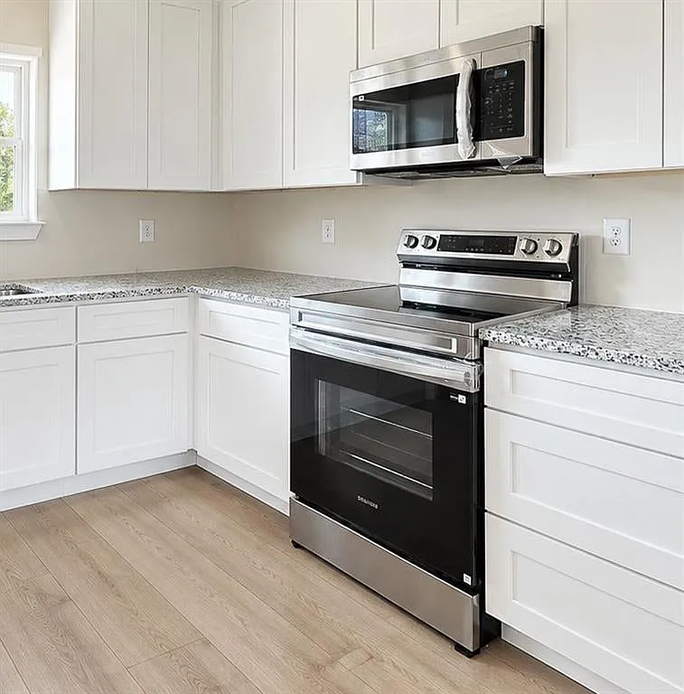 3 bed, 1350 sqft, $2,200 — Photo 2