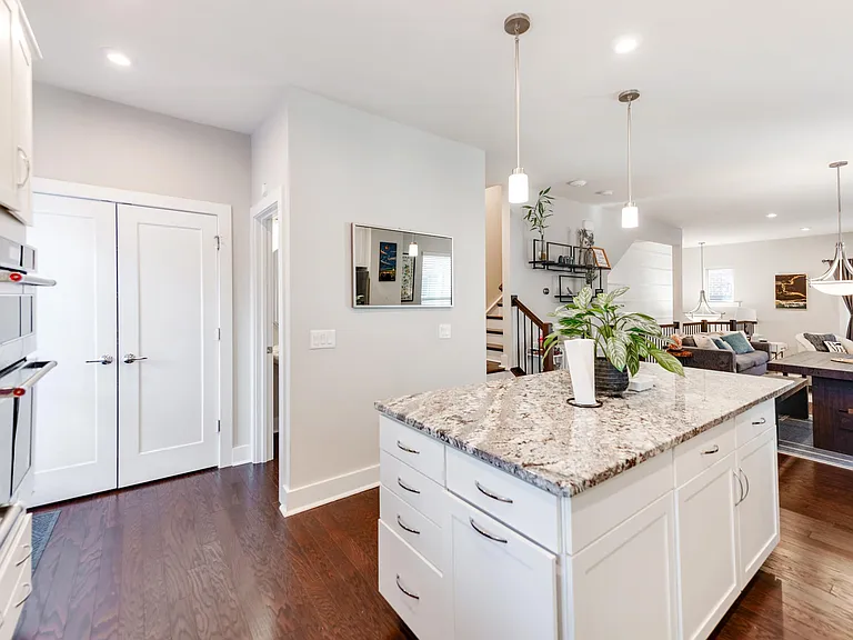 16031 Roscoe Ln — Photo 14