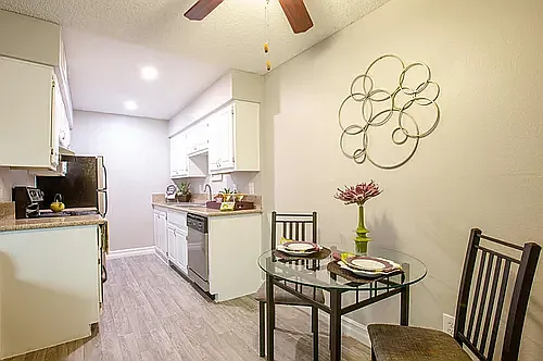 Stonegate Furnished Apartments — Photo 32