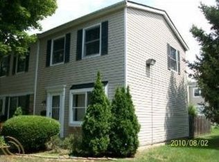 915 Medford Ct, Rochester Hills, MI 48307