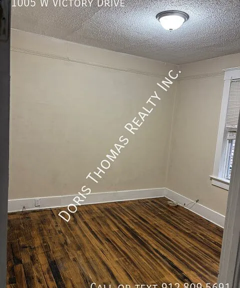 1005 W Victory Dr — Photo 8