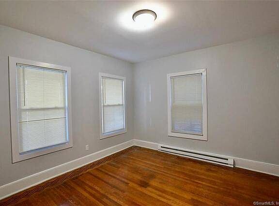 4th image of 389 Orchard St