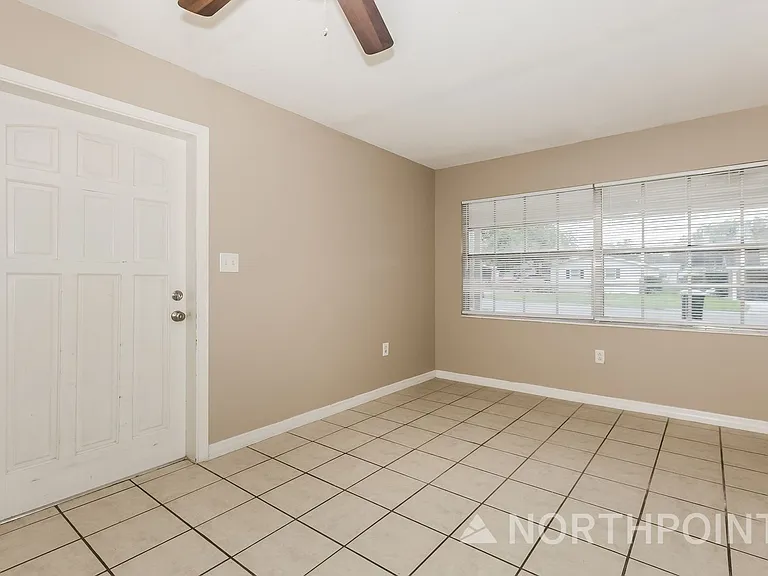 631 Carey Pl — Photo 4