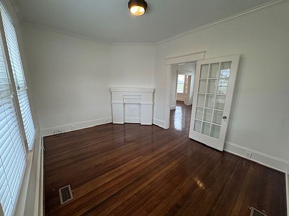 5th image of 25 E Railroad St