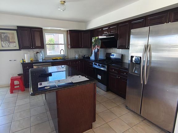 3rd image of 18 Edgeview Ln
