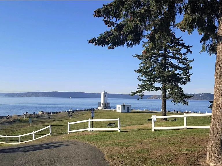 Nearby 4-acre Browns Point Lighthouse Park