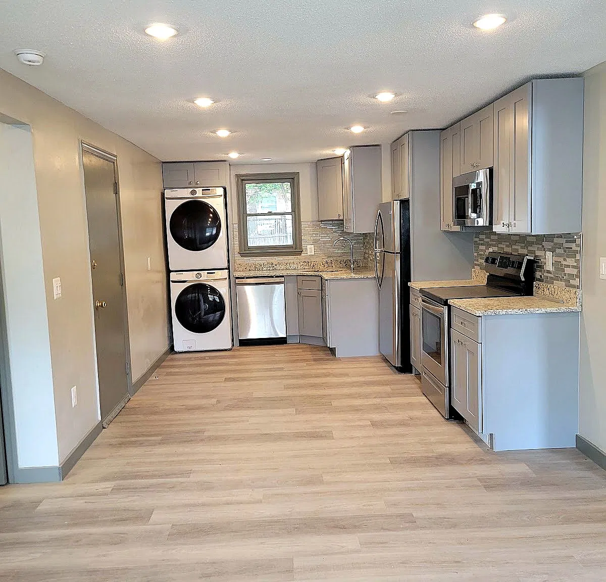 2 bed, 850 sqft, $1,950 — Photo 1