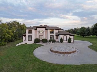 10705 Wildflower Dr, Lees Summit, MO 64086