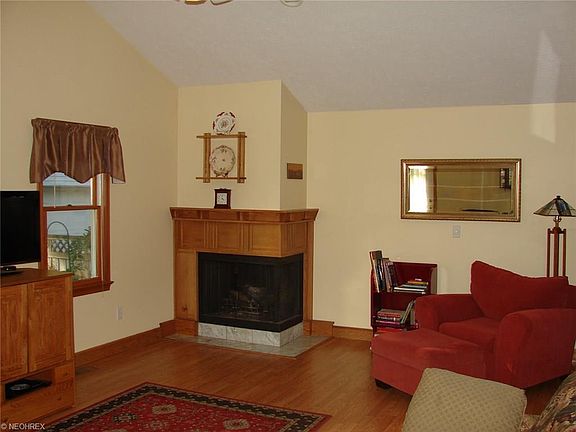 3rd image of 8112 Lynway Ave