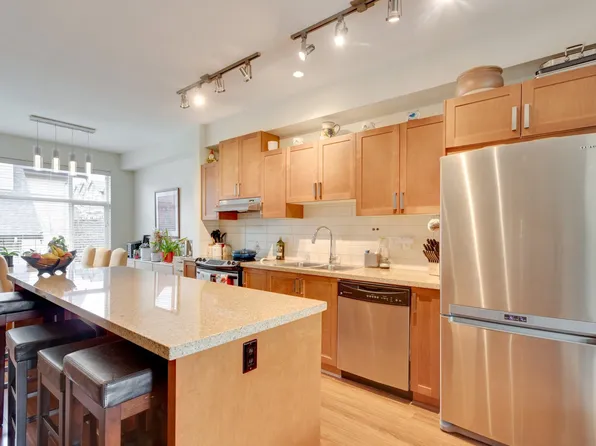 774 Orwell St, North Vancouver, BC V7J 0A5