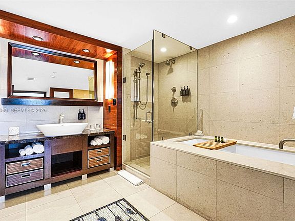 5th image of 6801 Collins Ave #611