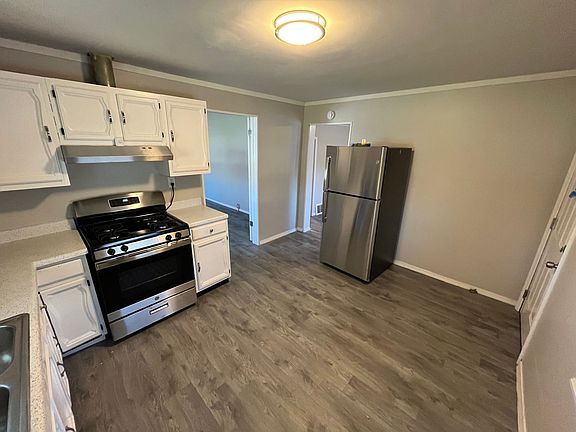 3rd image of 2552 Oak Crest Dr