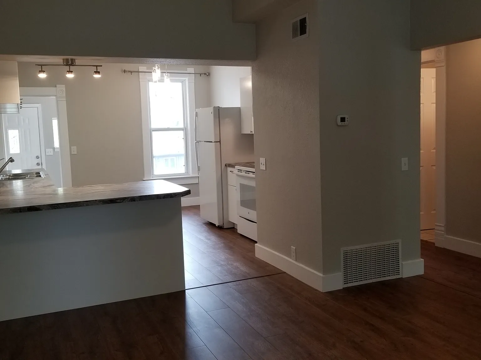 2 bed, 748 sqft, $2,197 — Photo 3