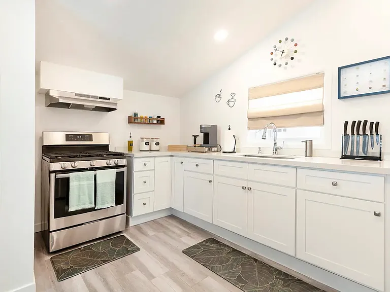 1071 Newport Ave — Photo 9