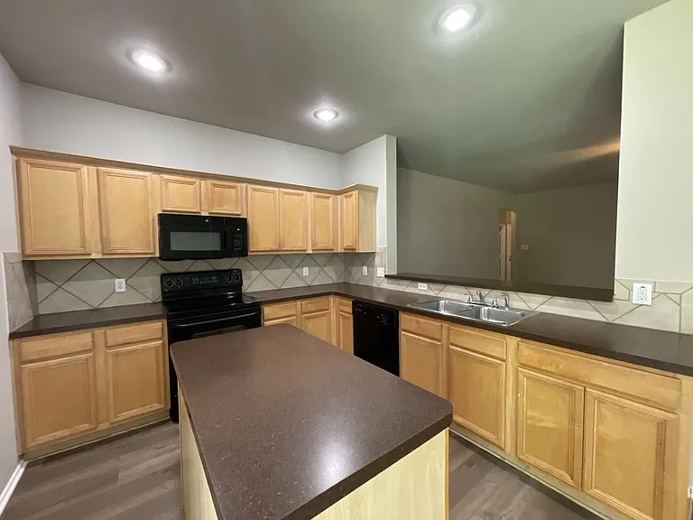 7404 Fossil Creek Dr — Photo 4