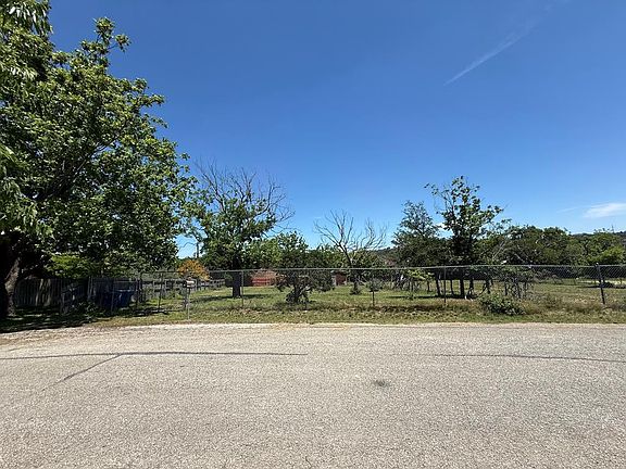 2nd image of 1521 Marion Dr