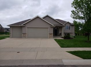 3825 Odyssey Dr SW, Rochester, MN 55902