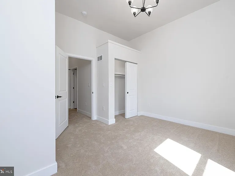 151 N York St #C — Photo 7