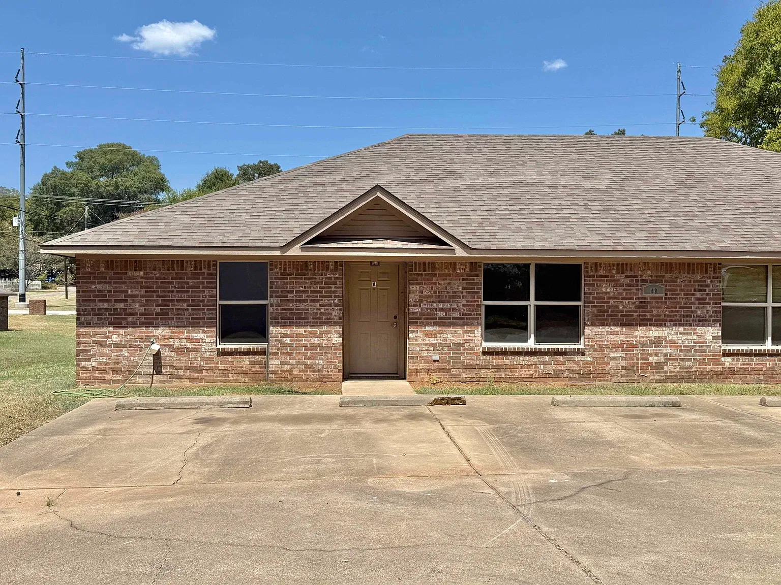 3 bed, 2.0 bath, 1300 sqft, $1,500 — Photo 2