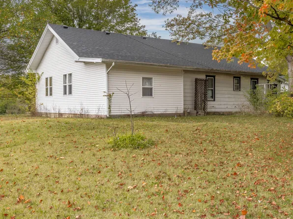 1274 E Walnut St, Summitville, IN 46070