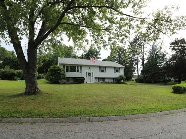 8 Sunset Drive, Somersworth, NH 03878