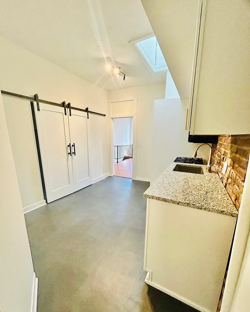 Building Photo - 220 E Biddle St #3