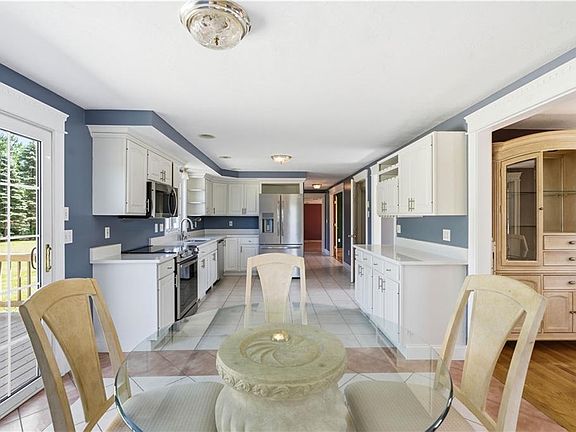 5th image of 27 Charles Ave