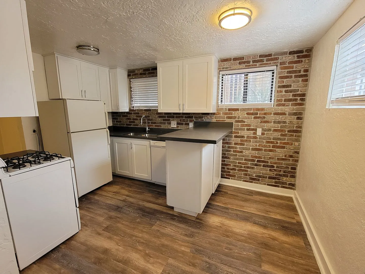 $0 First Month! Charming 1br Garfield District Duplex | Near Downtown Phoenix & Asu + Shared Back... — Photo 1