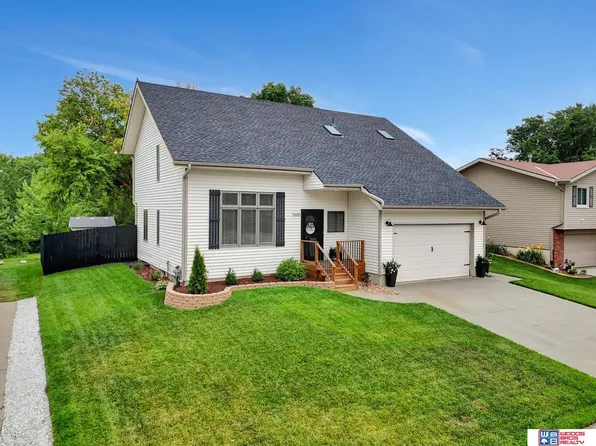5600 NW Fairway Dr, Lincoln, NE 68521