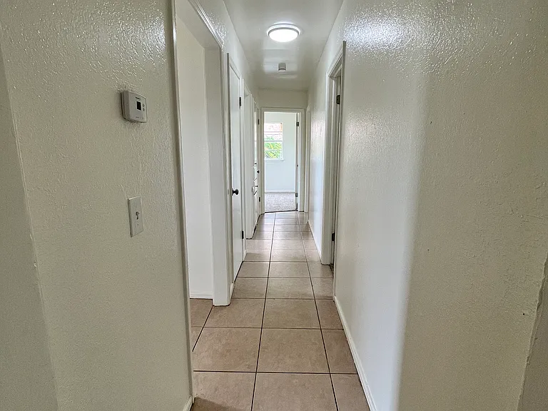 8818 NE 13th St — Photo 3