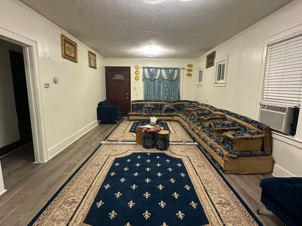 8671 Smart St, Detroit, MI 48210