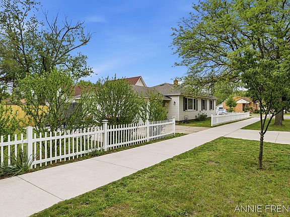 3rd image of 510 Van Raalte Ave