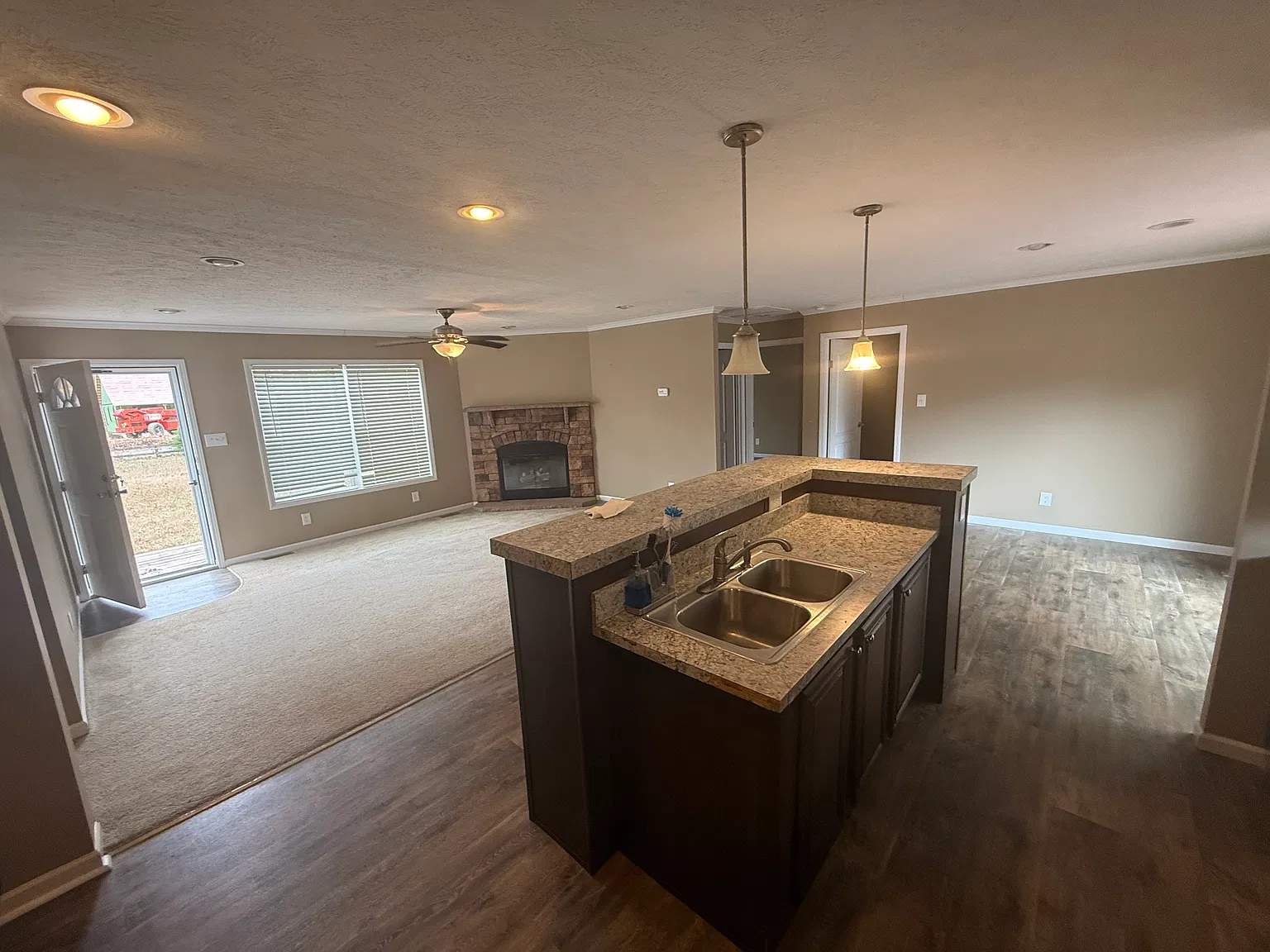 3 bed, 1323 sqft, $2,200 — Photo 4