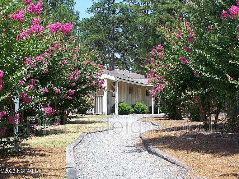 220 Foxkroft Dr — Photo 23