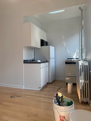 Rented by M.Grossman R.E. Management | media 9