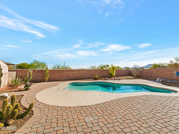 2nd image of 2822 N Mountain Creek Way
