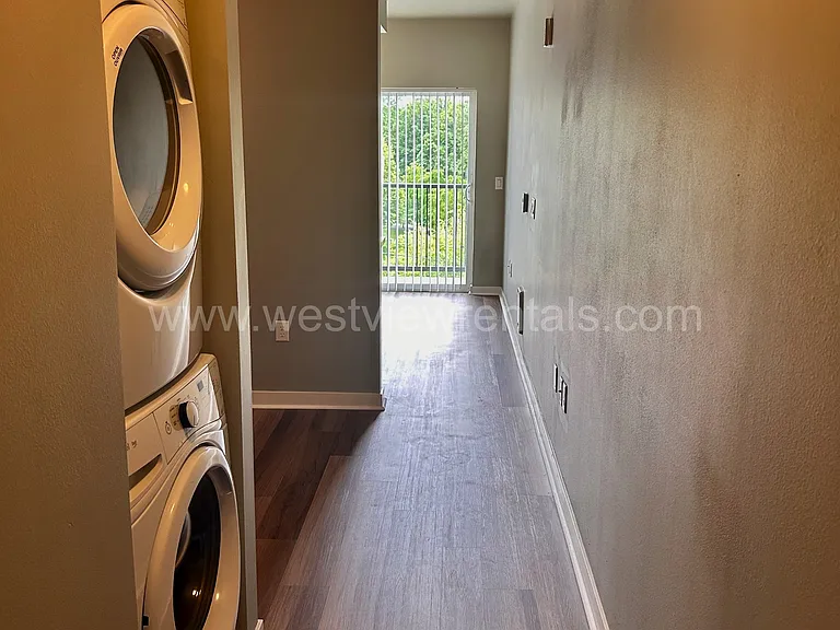 203 E Laurel St — Photo 376