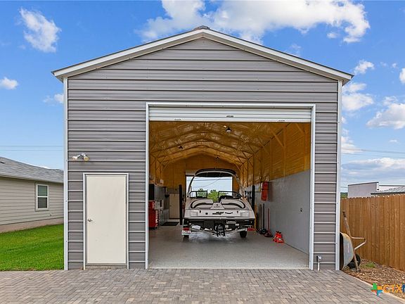 4th image of 21666 High Dr