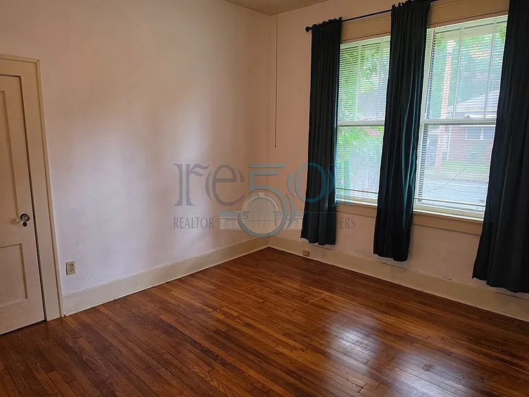 301 W 5th St — Photo 20