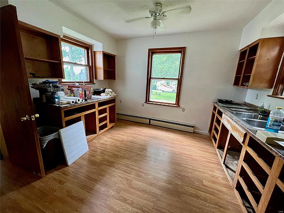 5th image of 10 Western Dr