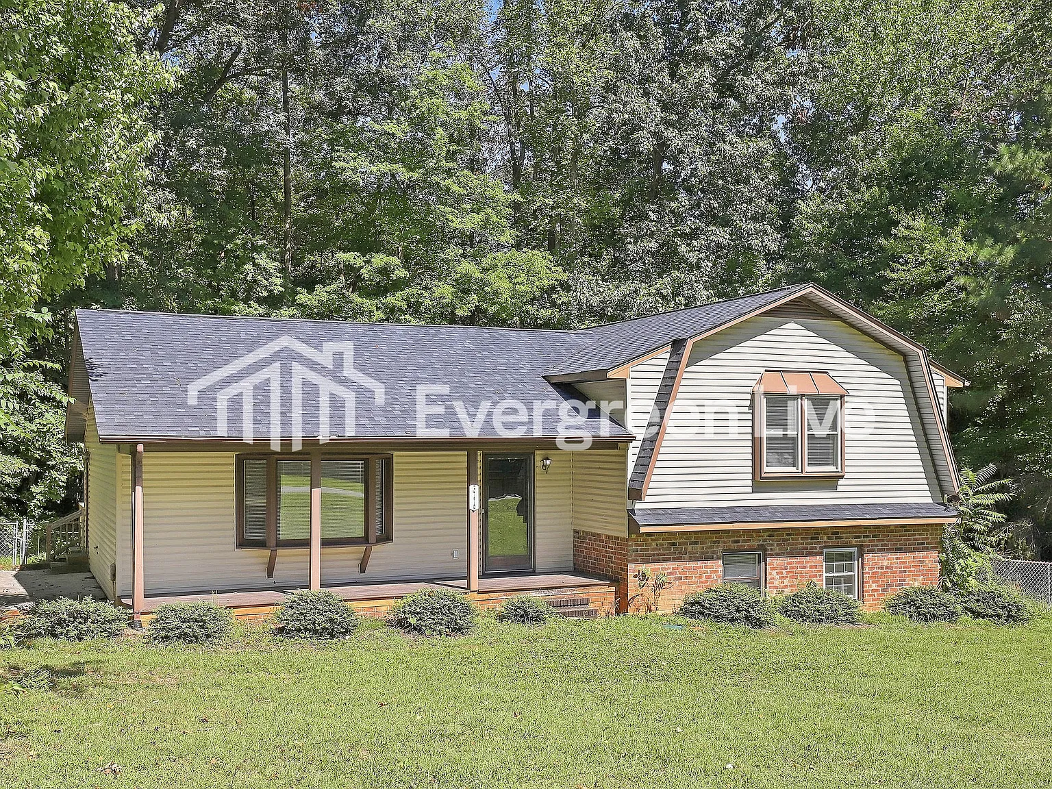 3 bed, 2.0 bath, 2523 sqft, $1,995 — Photo 1
