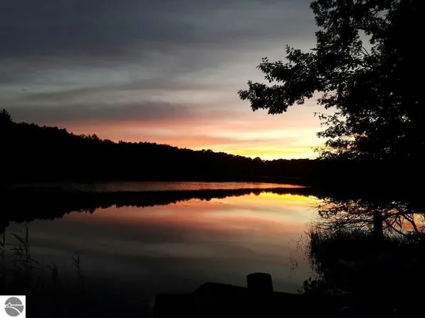 16568 Wagner Rd, Lake Ann, MI 49650