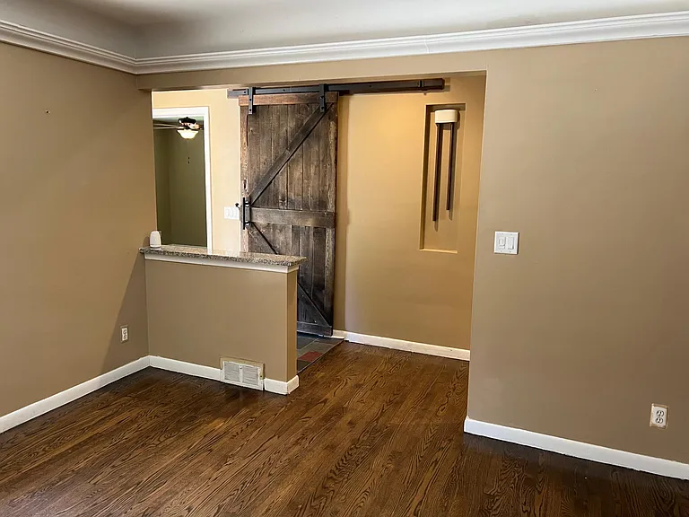 38259 Sheffield St — Photo 23