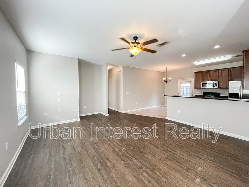 3 bed, 2.0 bath, 1204 sqft, $2,150 — Photo 4
