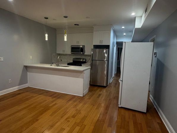 1350 Clay Ave Floor 3