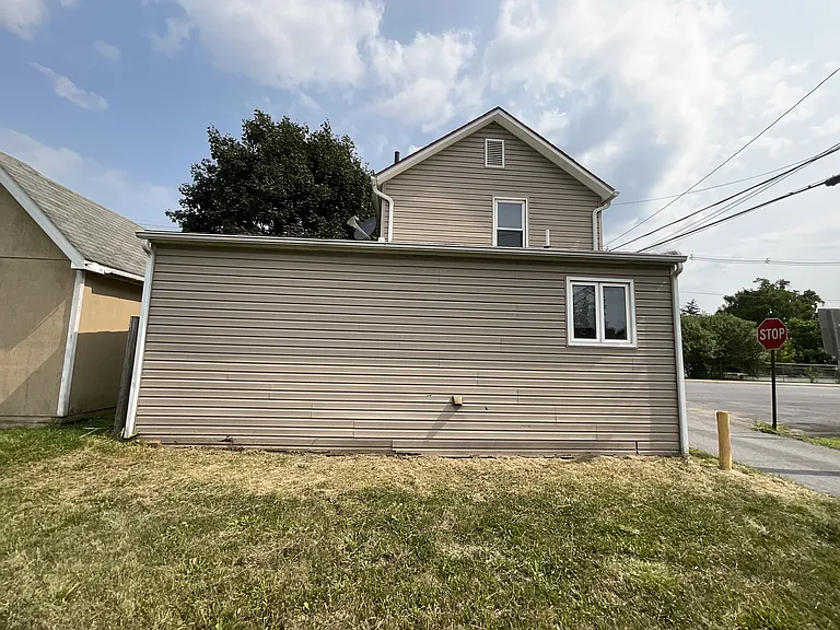 138 E South St — Photo 10