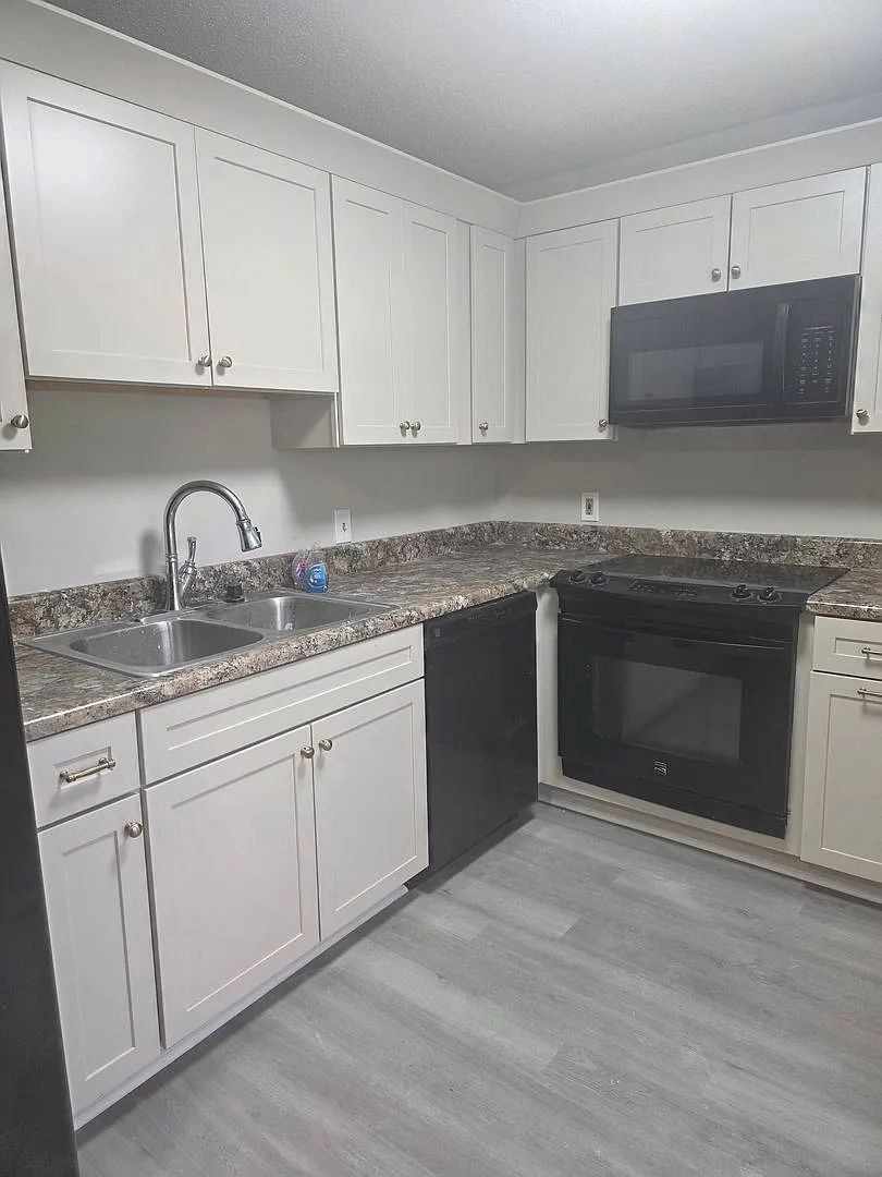 Newly Updated Home! — Photo 3